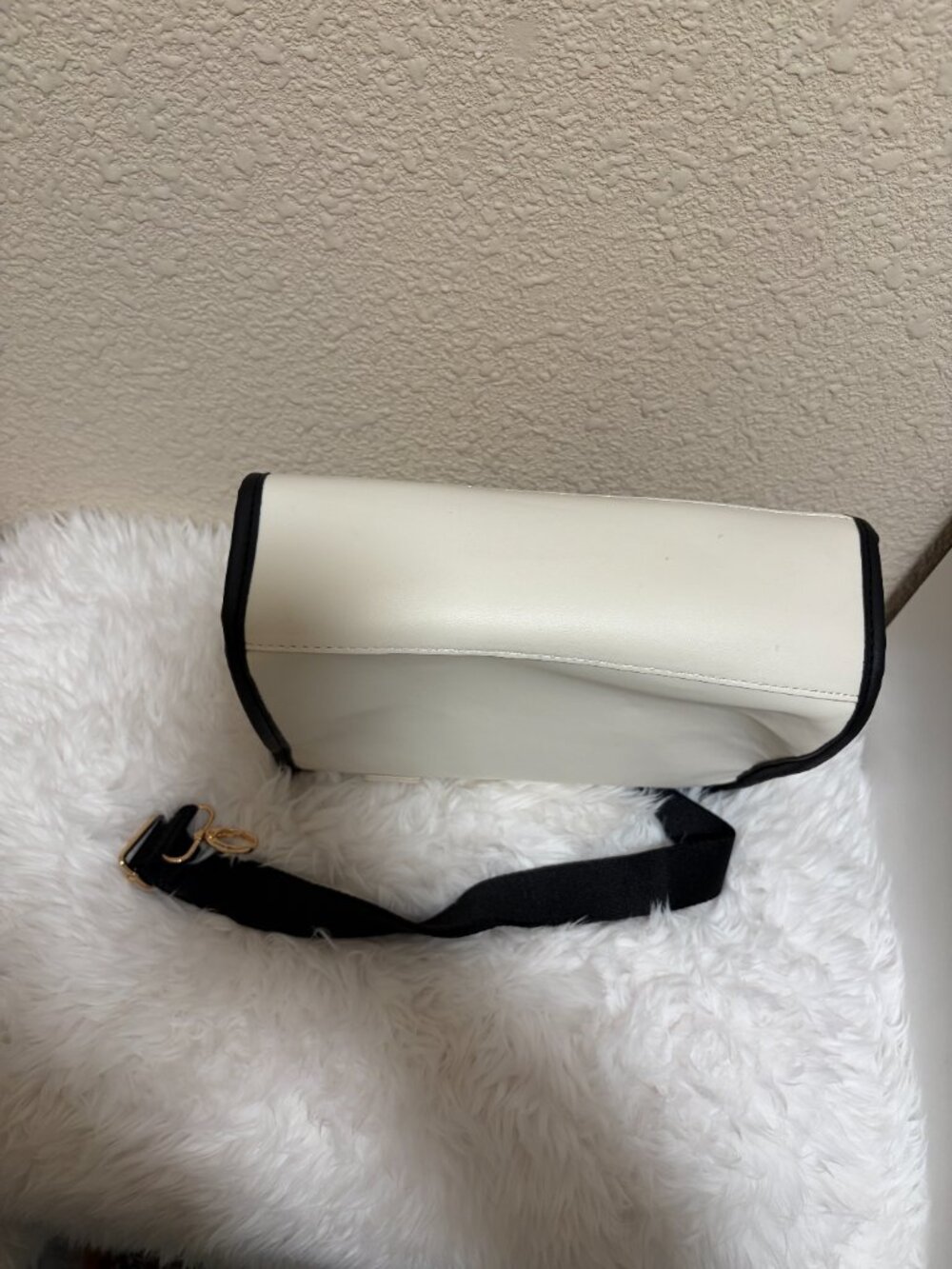 Disney Classic Mickey Mouse 90s Style QuiltedTote Bag White Black Crossbody NWT - Picture 8 of 8